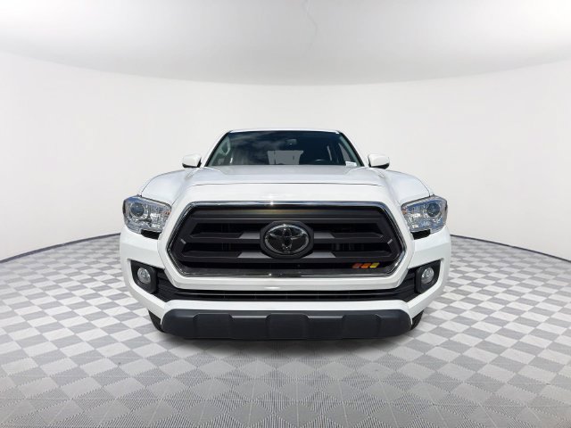 Used 2022 Toyota Tacoma SR5 w/ Technology Package RWD image 2