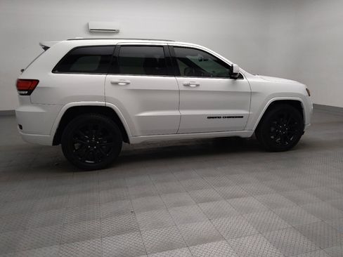 Used 2018 Jeep Grand Cherokee Altitude image 10