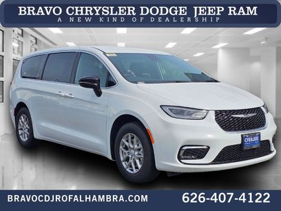 New 2026 Chrysler Pacifica Select