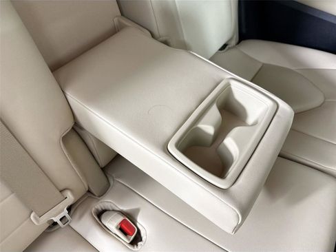 Certified 2024 Toyota Highlander XLE image 60