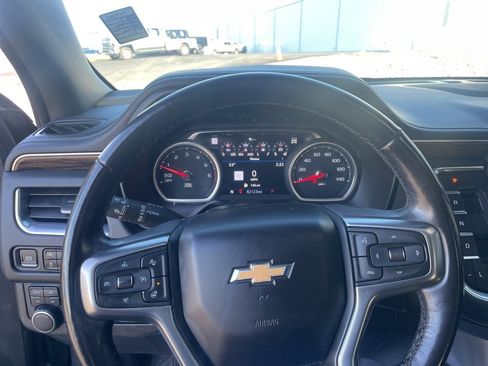 Used 2021 Chevrolet Suburban Premier w/ Premium Package image 17