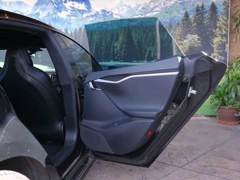 Used 2017 Tesla Model S 75D image 24