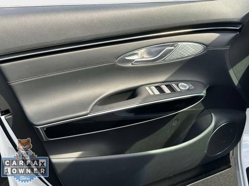 Used 2025 Genesis GV70 2.5T AWD/4WD image 18