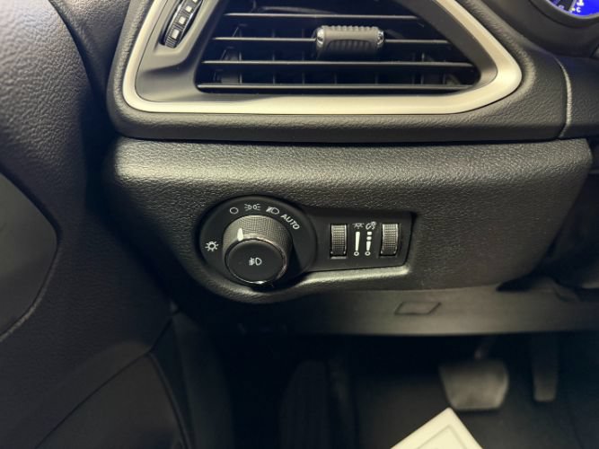 Used 2025 Chrysler Pacifica Select FWD image 20