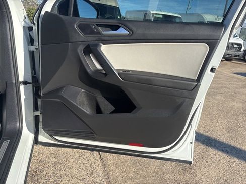 Used 2021 Volkswagen Tiguan SE R-Line image 7