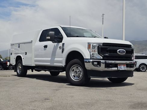 Used 2022 Ford F250 XL w/ Power Equipment Group AWD/4WD image 2