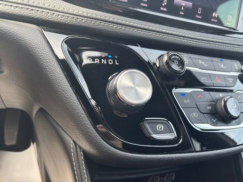 Used 2025 Chrysler Pacifica Limited FWD image 44
