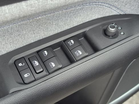 Certified 2025 Jeep Compass Latitude AWD/4WD image 16