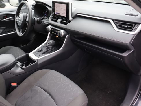 Used 2025 Toyota RAV4 XLE AWD/4WD image 9