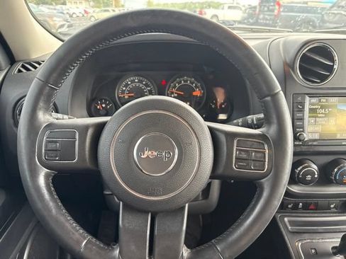Used 2014 Jeep Patriot Latitude AWD/4WD image 21