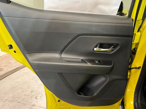 New 2026 Nissan Kicks SR FWD image 18