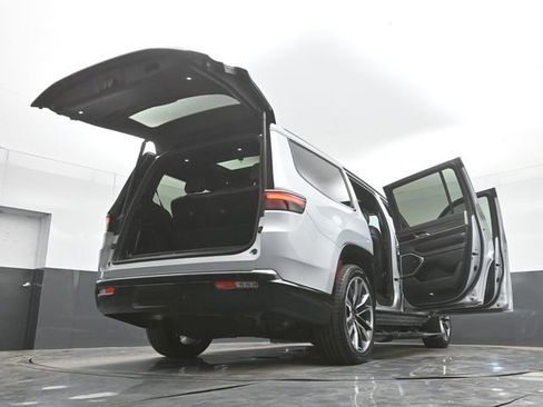 Used 2022 Jeep Wagoneer Series III w/ Premium Group I image 60