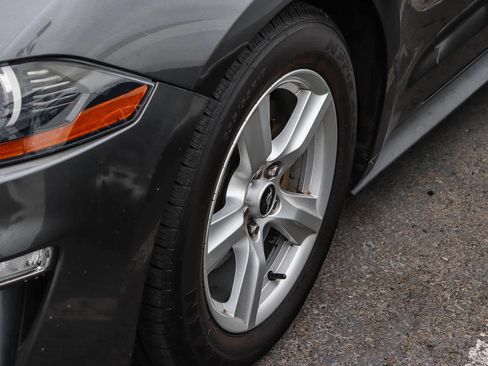 Used 2018 Ford Mustang Coupe RWD image 4