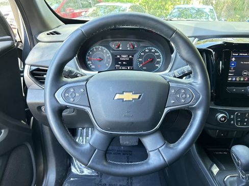 Used 2023 Chevrolet Traverse LT FWD image 16