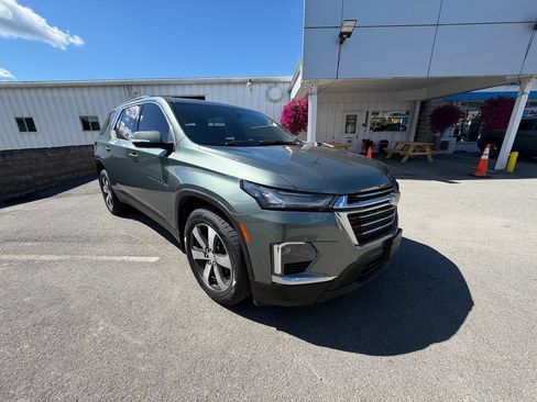 Used 2023 Chevrolet Traverse LT w/ LT Premium Package AWD/4WD image 7
