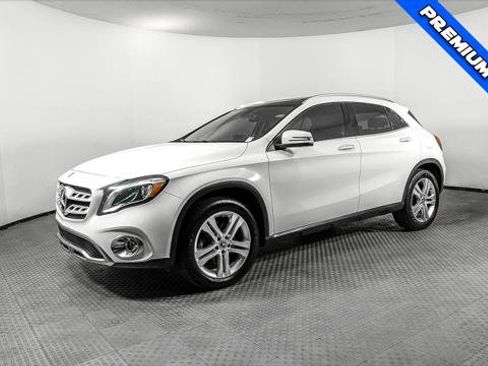 Used 2018 Mercedes-Benz GLA 250 4MATIC image 2