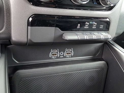New 2026 RAM 1500 Express AWD/4WD image 14