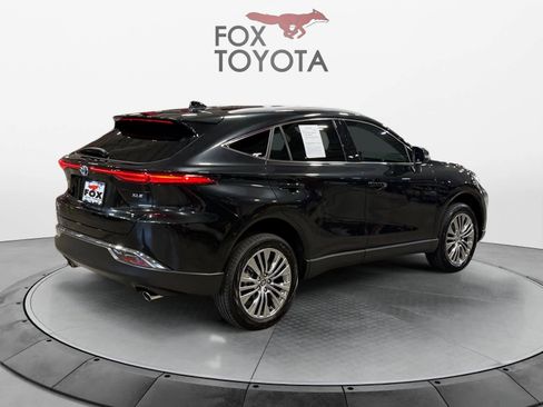Used 2024 Toyota Venza XLE AWD/4WD image 6