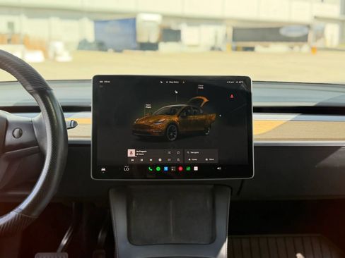 Used 2022 Tesla Model Y Long Range AWD/4WD image 27