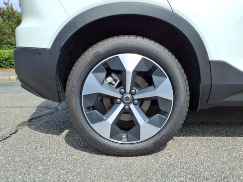 New 2026 Volvo XC40 B4 Plus w/ Climate Package FWD image 5