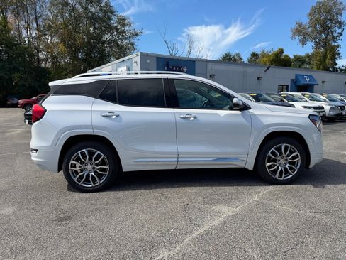 Used 2023 GMC Terrain Denali w/ Denali Premium Package image 5