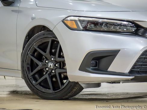 Used 2023 Honda Civic Sport image 3