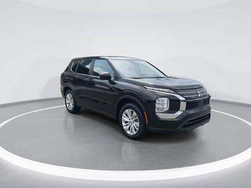 Used 2025 Mitsubishi Outlander ES AWD/4WD image 2