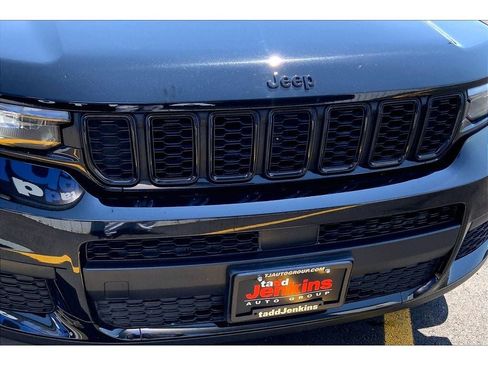 Used 2024 Jeep Grand Cherokee L Altitude AWD/4WD image 32