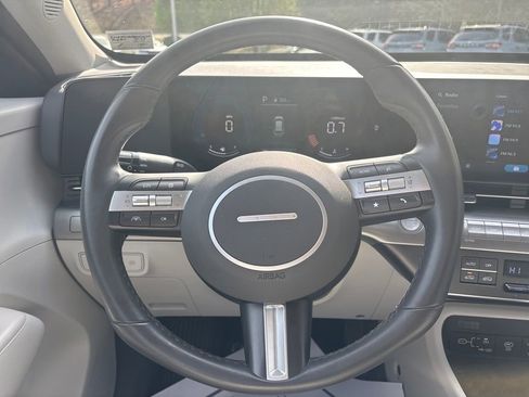 Used 2025 Hyundai Kona SEL image 17