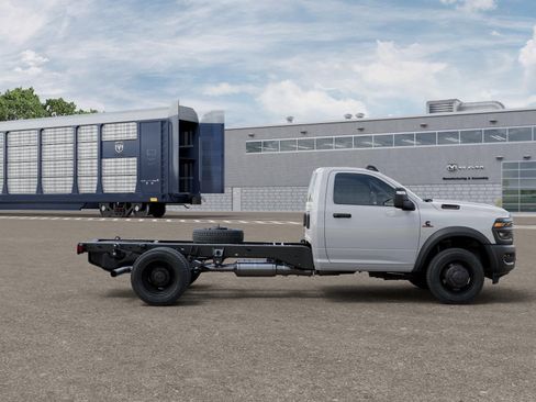 New 2026 RAM 5500 Tradesman AWD/4WD image 21