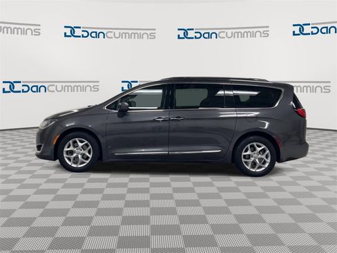 Used 2017 Chrysler Pacifica Touring-L Plus image 5
