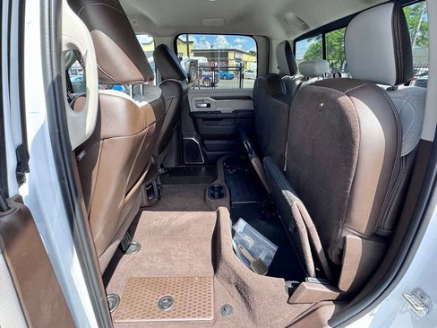 Used 2025 RAM 2500 Laramie AWD/4WD image 17
