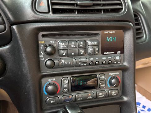 Used 2002 Chevrolet Corvette Convertible w/ Preferred Equipment Group1 image 39