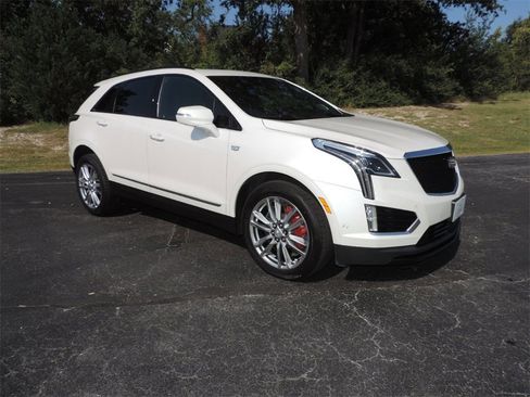 Certified 2023 Cadillac XT5 Sportv w/ Technology Package image 3