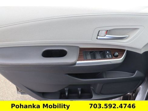 Used 2021 Toyota Sienna XLE w/ XLE Plus Package FWD image 21