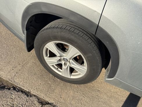 Used 2023 Toyota Highlander LE image 11