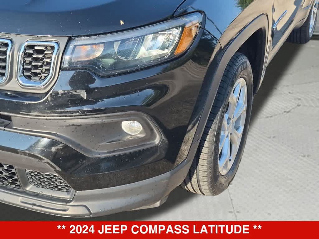 Used 2024 Jeep Compass Latitude AWD/4WD image 11