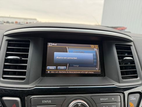 Used 2014 Nissan Pathfinder SV image 17