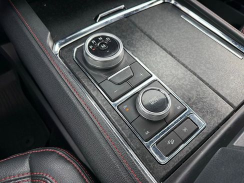 Used 2022 Ford Expedition Max Limited image 11