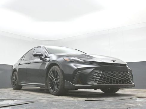 Used 2025 Toyota Camry SE FWD image 27