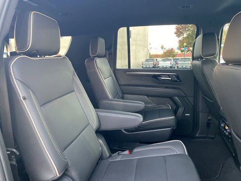 Used 2025 Chevrolet Suburban Premier image 19