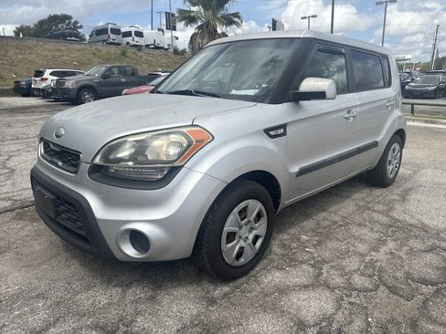Used 2013 Kia Soul FWD image 7