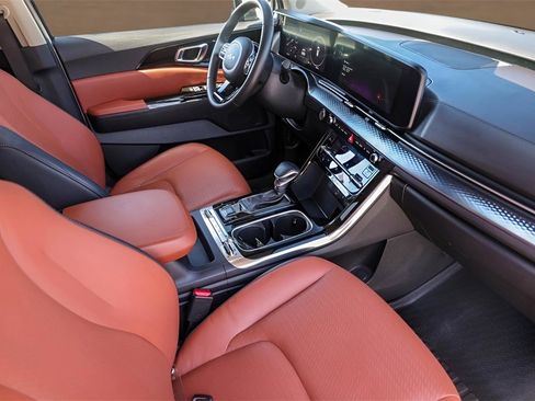 Used 2023 Kia Carnival SX Prestige image 35