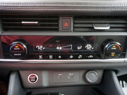 Used 2023 Nissan Rogue SV image 14