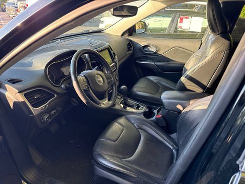 Used 2019 Jeep Cherokee Limited AWD/4WD image 3