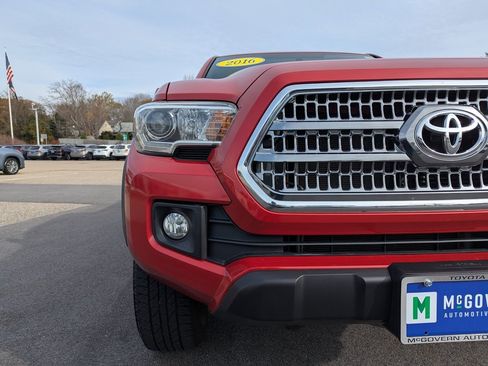 Used 2016 Toyota Tacoma TRD Off-Road image 9