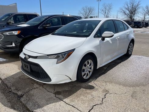 Used 2022 Toyota Corolla LE image 2