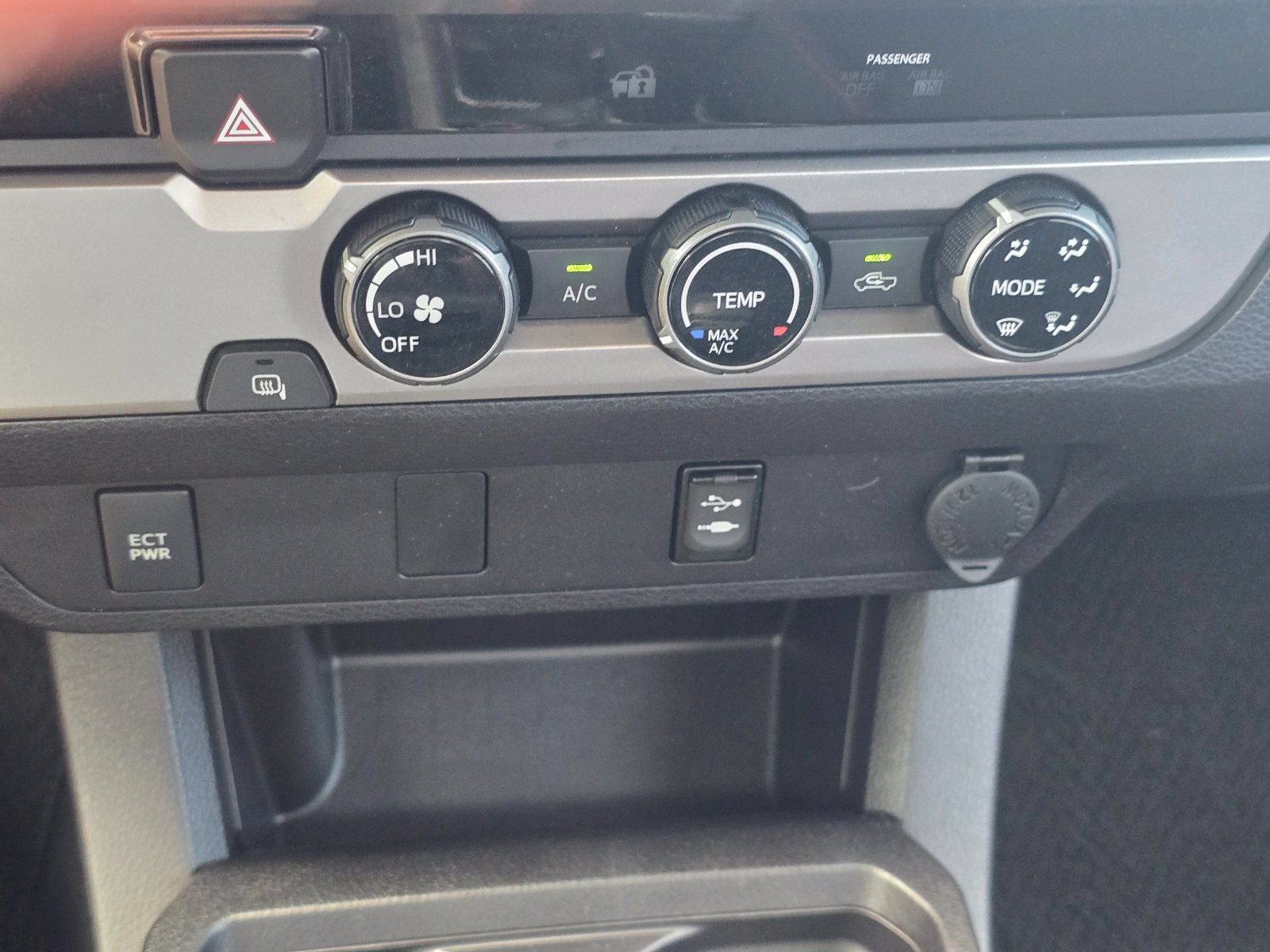 Used 2016 Toyota Tacoma SR5 w/ SR5 Appearance Package (SN) RWD image 24