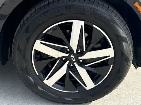 Used 2021 Kia Sorento S image 11