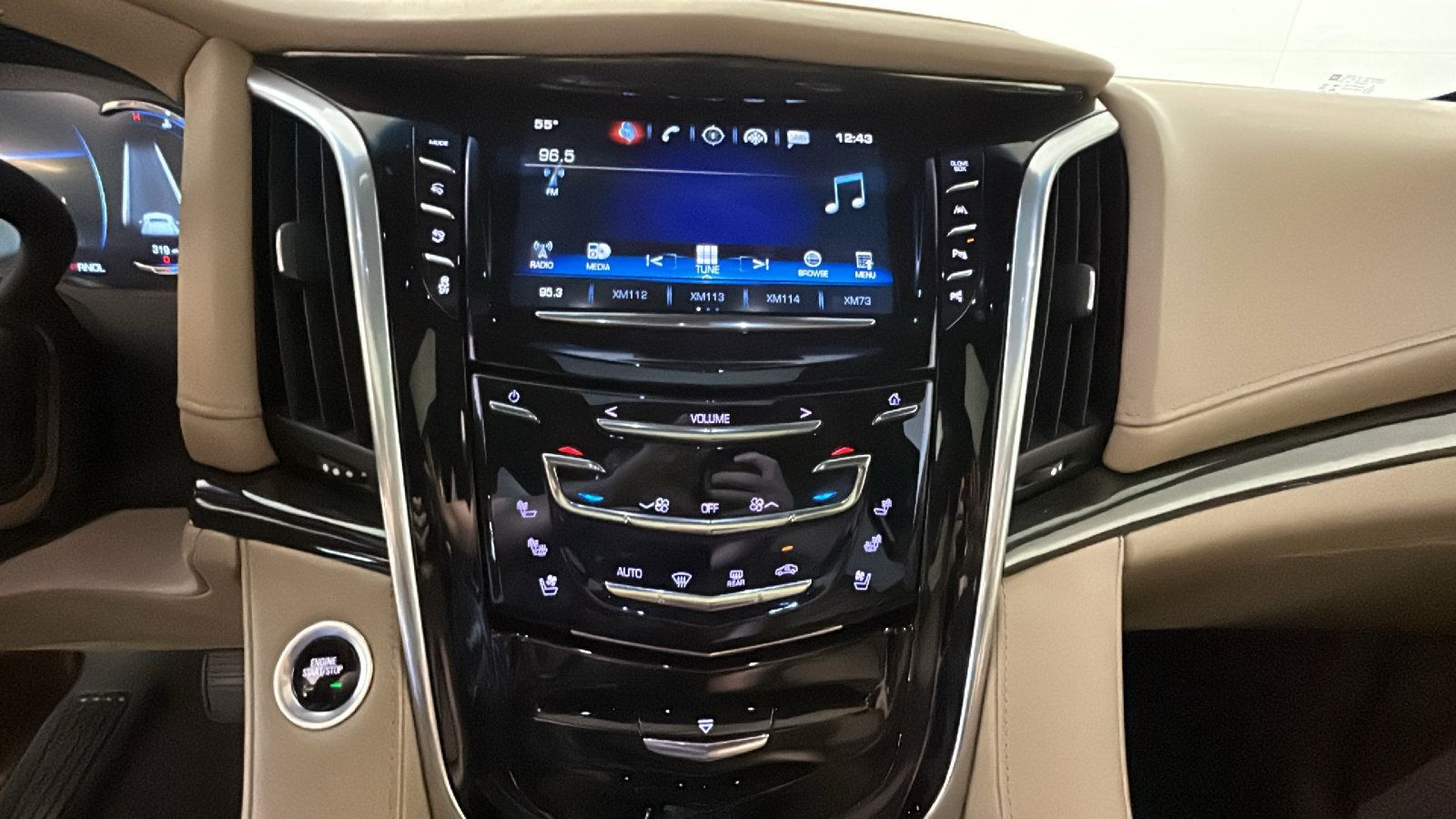 Used 2019 Cadillac Escalade Platinum RWD image 27